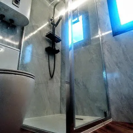 Houseboat - Dom Na Wodzie 